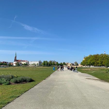 Zimmer Im Ug Direkt In Der Innenstadt, Centrum Schwerin  Bagian luar foto