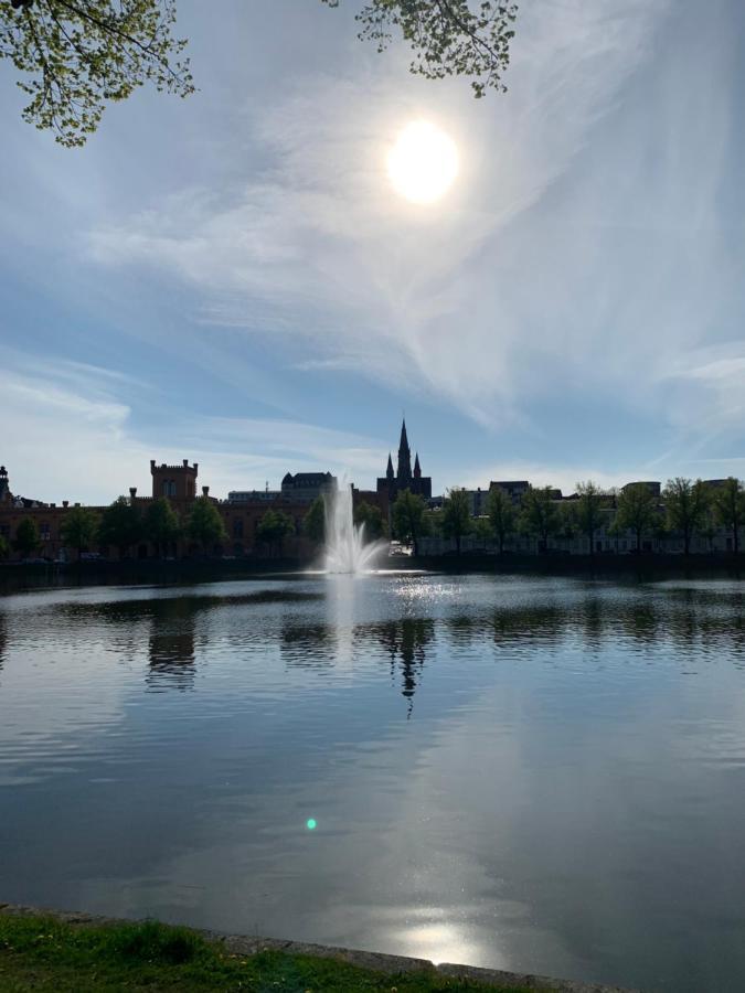 Zimmer Im Ug Direkt In Der Innenstadt, Centrum Schwerin  Bagian luar foto